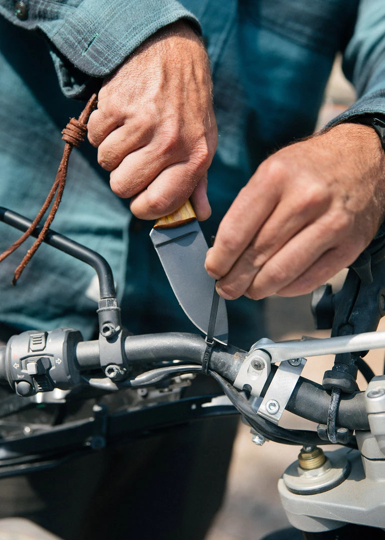 Iron & Resin Skinner Knife All Apparel 5 Iron & Resin Skinner Knife All Apparel